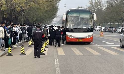 高考接送学生时_高考接送孩子禁忌穿什么衣服